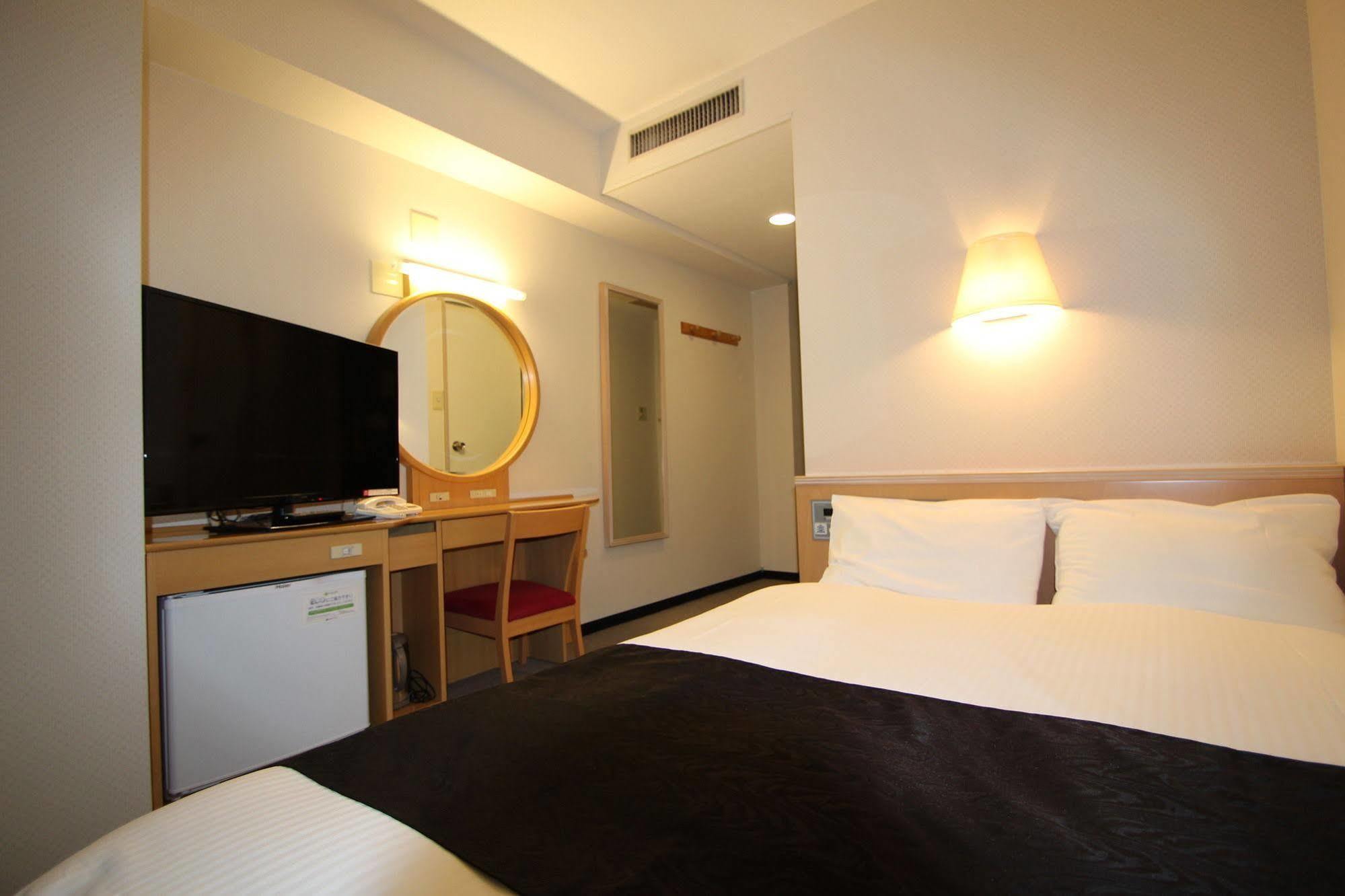 Apa Hotel Tonami Ekimae Exteriör bild