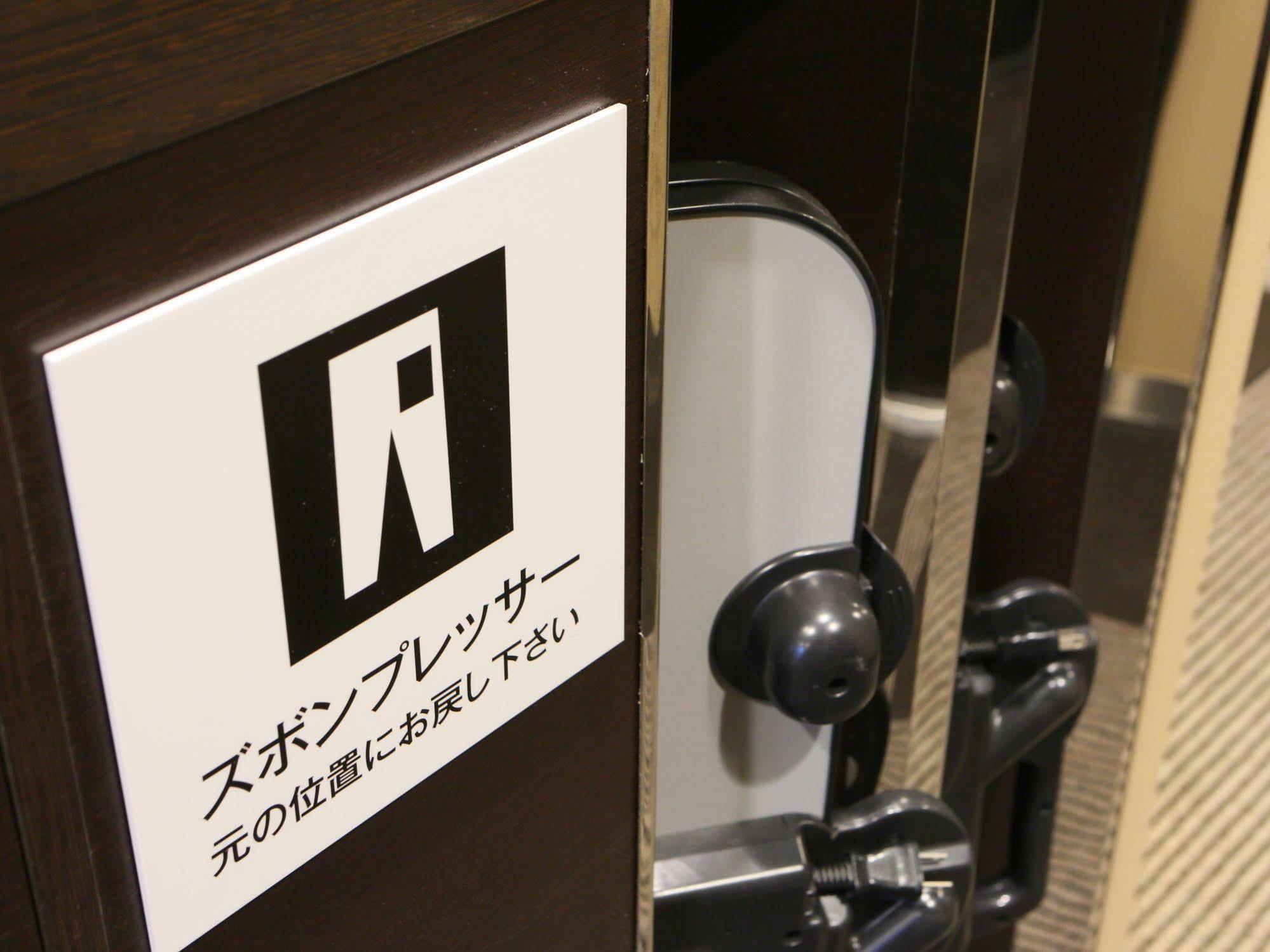 Apa Hotel Tonami Ekimae Exteriör bild